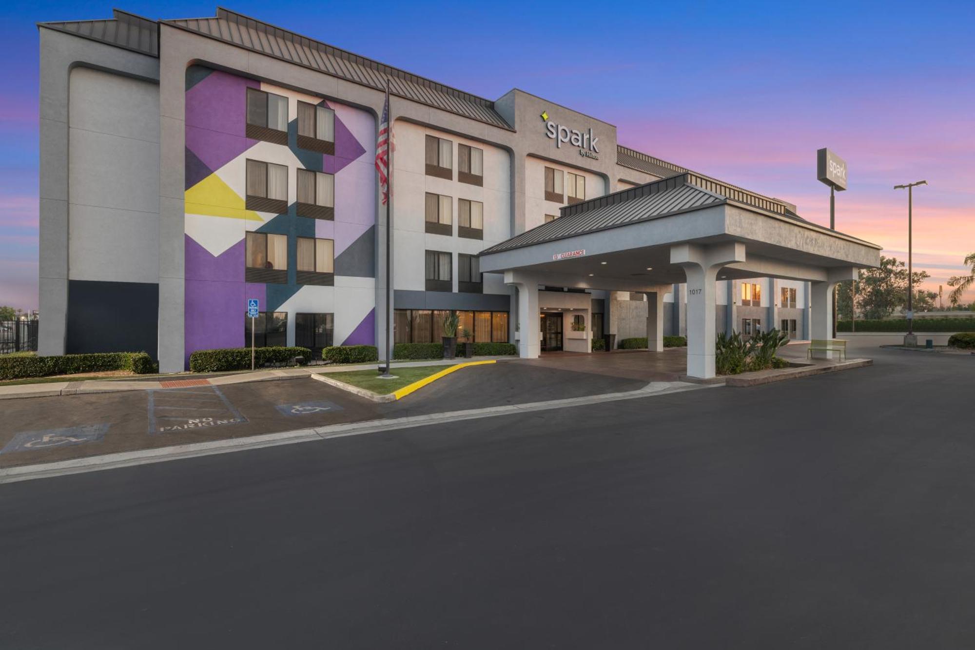 Spark By Hilton Bakersfield Central Exteriör bild