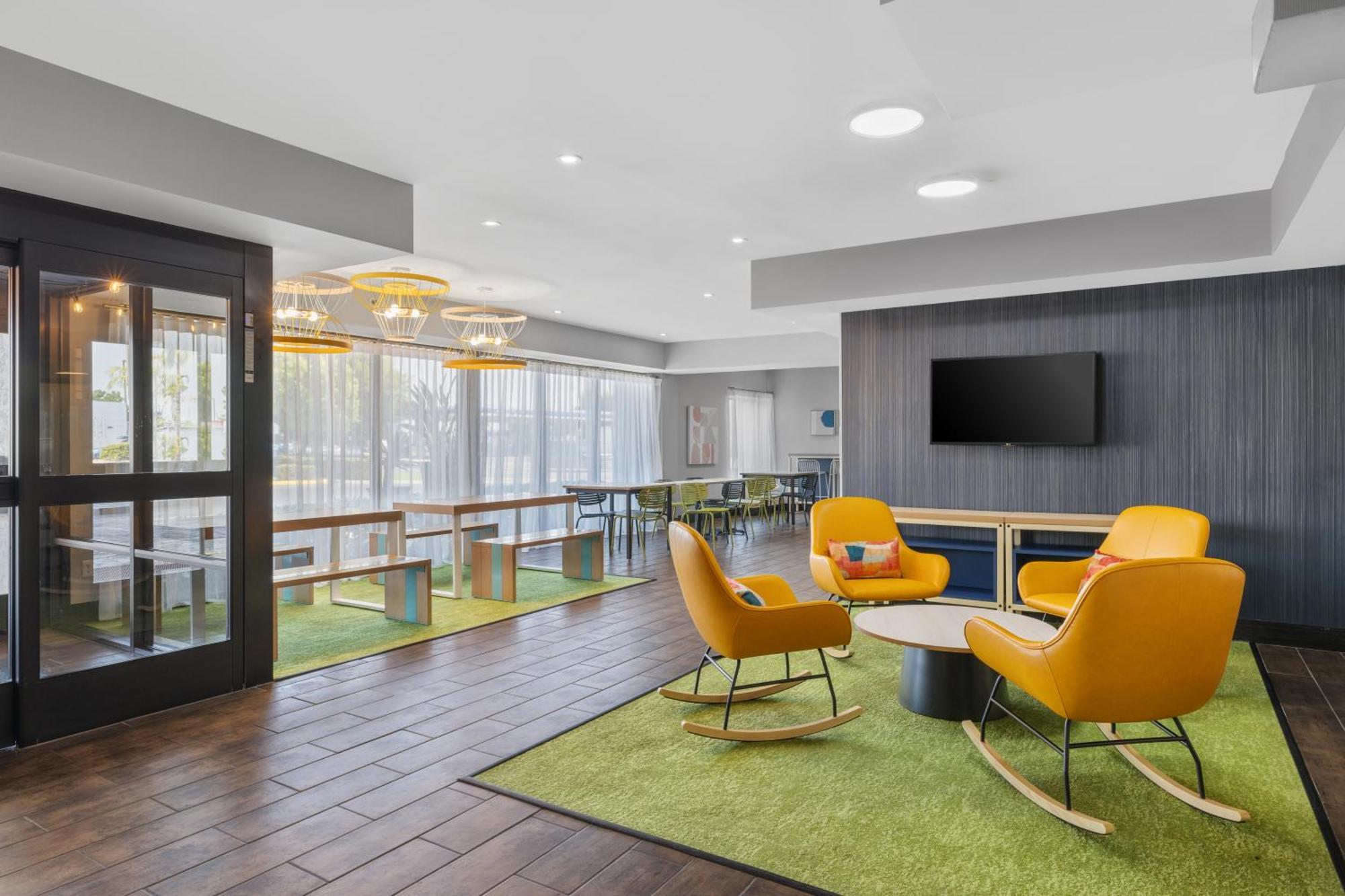 Spark By Hilton Bakersfield Central Exteriör bild