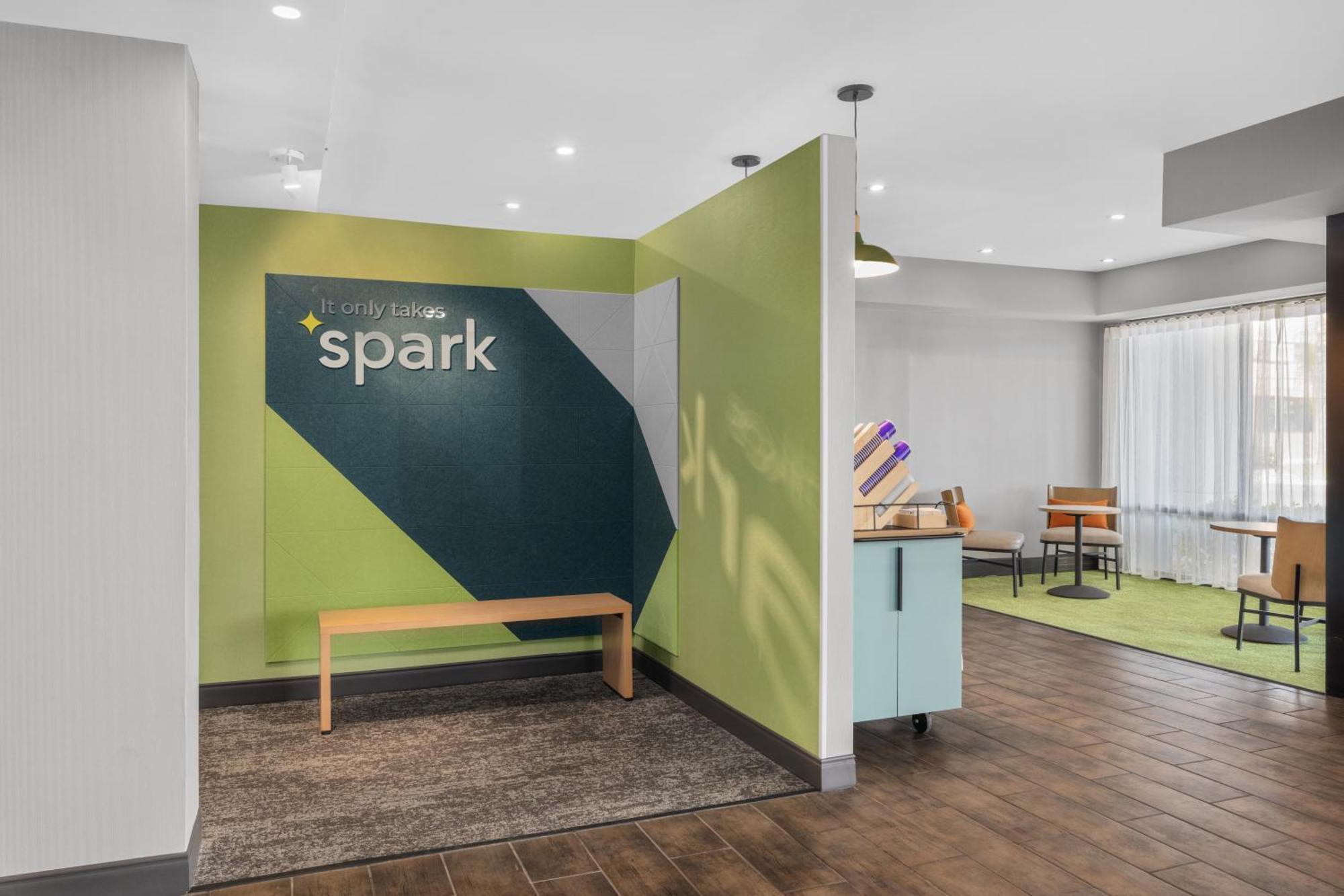 Spark By Hilton Bakersfield Central Exteriör bild
